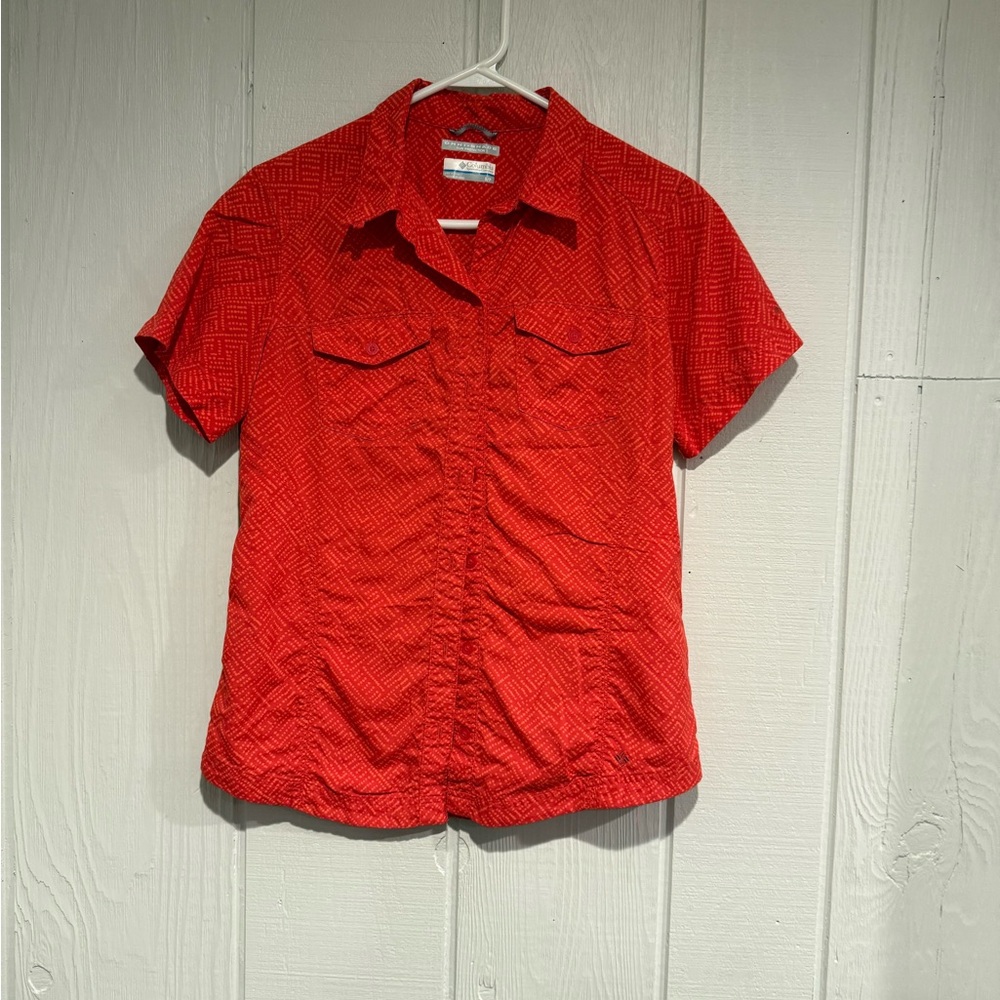Columbia Red Geometric Short Sleeve Shirt